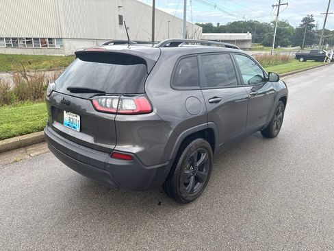Used 2021 Jeep Cherokee Latitude Plus AWD/4WD image 3