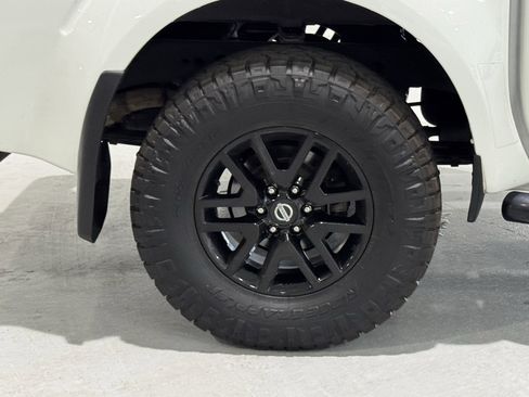 Used 2021 Nissan Frontier SV w/ SV Utility Package image 19