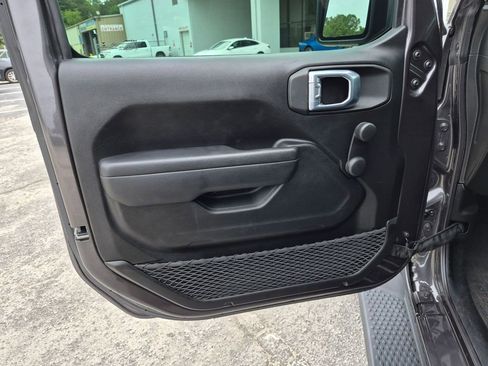 Used 2022 Jeep Wrangler Sport AWD/4WD image 11
