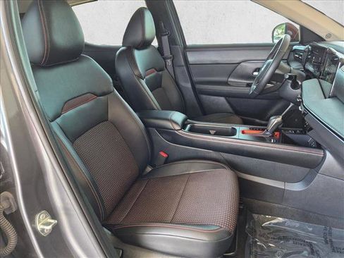 Used 2025 Nissan Kicks SR FWD image 20