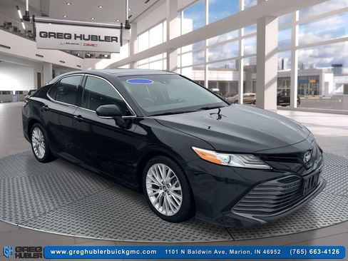 Used 2018 Toyota Camry XLE image 3