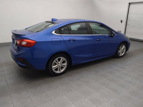 Used 2017 Chevrolet Cruze LT w/ Convenience Package FWD image 10