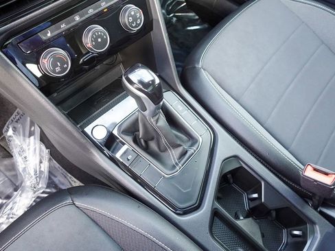 Used 2023 Volkswagen Taos SE w/ Panoramic Sunroof Package image 23