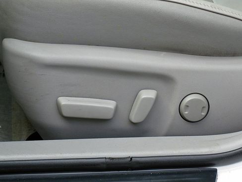 Used 2015 Toyota Camry XLE w/ Moonroof Package FWD image 15