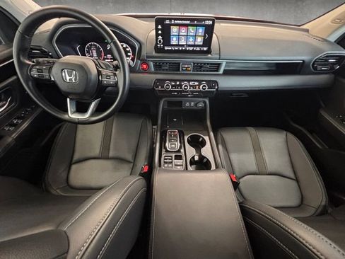 Used 2025 Honda Pilot Touring image 25