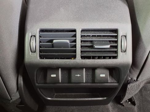 Used 2020 Land Rover Discovery Sport image 12