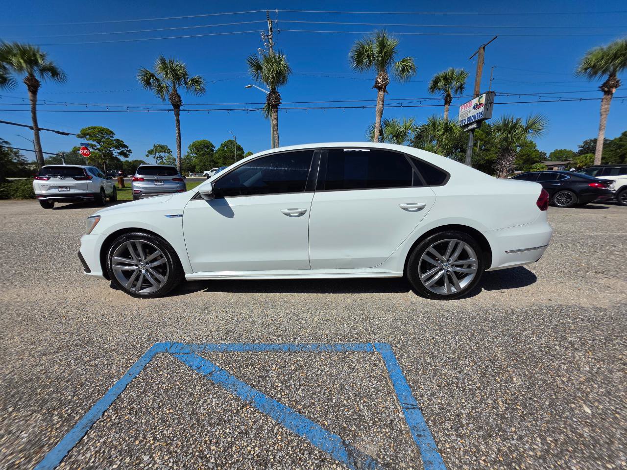 Used 2018 Volkswagen Passat 2.0T R-Line FWD image 2