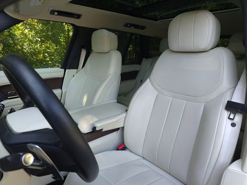 Used 2023 Land Rover Range Rover SE image 13