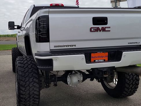 Used 2019 GMC Sierra 2500 Denali w/ Duramax Plus Package AWD/4WD image 7