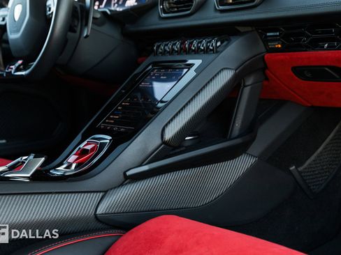 Used 2020 Lamborghini Huracan EVO image 31