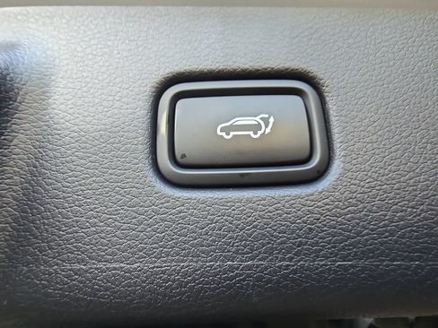 Used 2024 Hyundai Palisade Limited FWD image 14