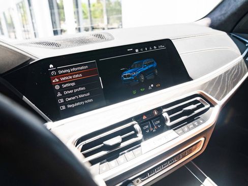 Used 2022 BMW X7 xDrive40i w/ M Sport Package AWD/4WD image 41