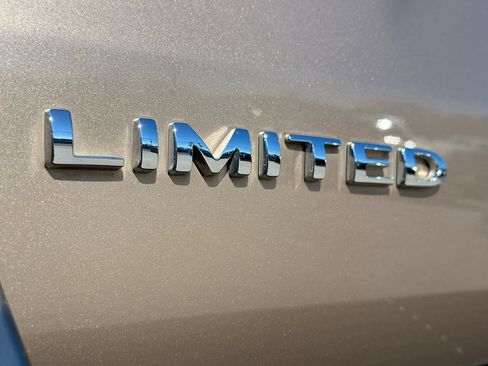 Used 2020 Ford Expedition Limited w/ Equipment Group 301A RWD image 9