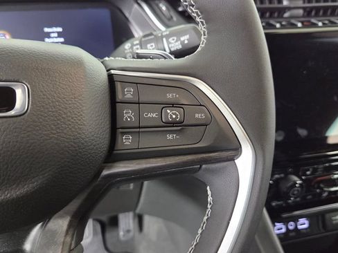 New 2025 Jeep Grand Cherokee Limited w/ Black Appearance Package image 18