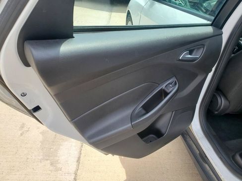 Used 2016 Ford Focus SE w/ Interior Protection Package FWD image 14