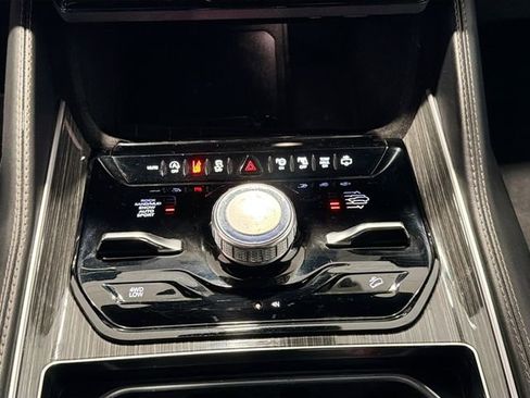 Used 2022 Jeep Wagoneer Series III w/ Convenience Group I image 15