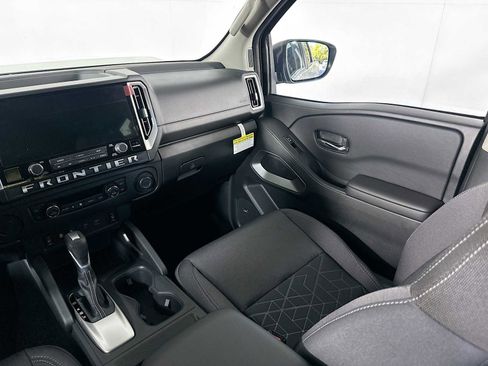 Used 2025 Nissan Frontier SV w/ SV Convenience Package image 21