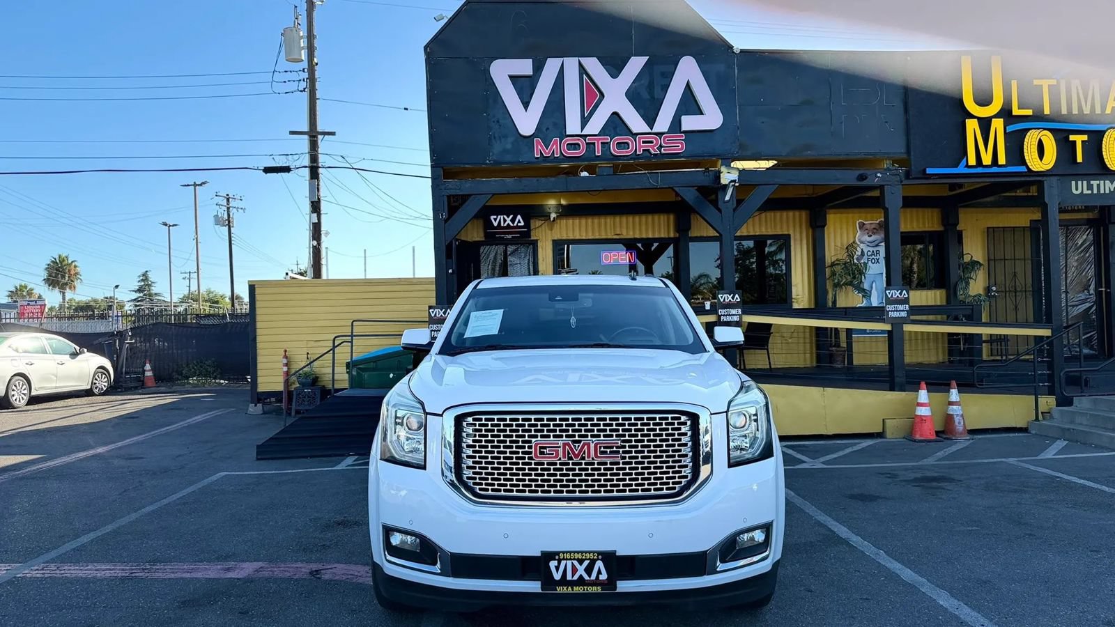 Used 2015 GMC Yukon XL Denali w/ Touring Package RWD image 2