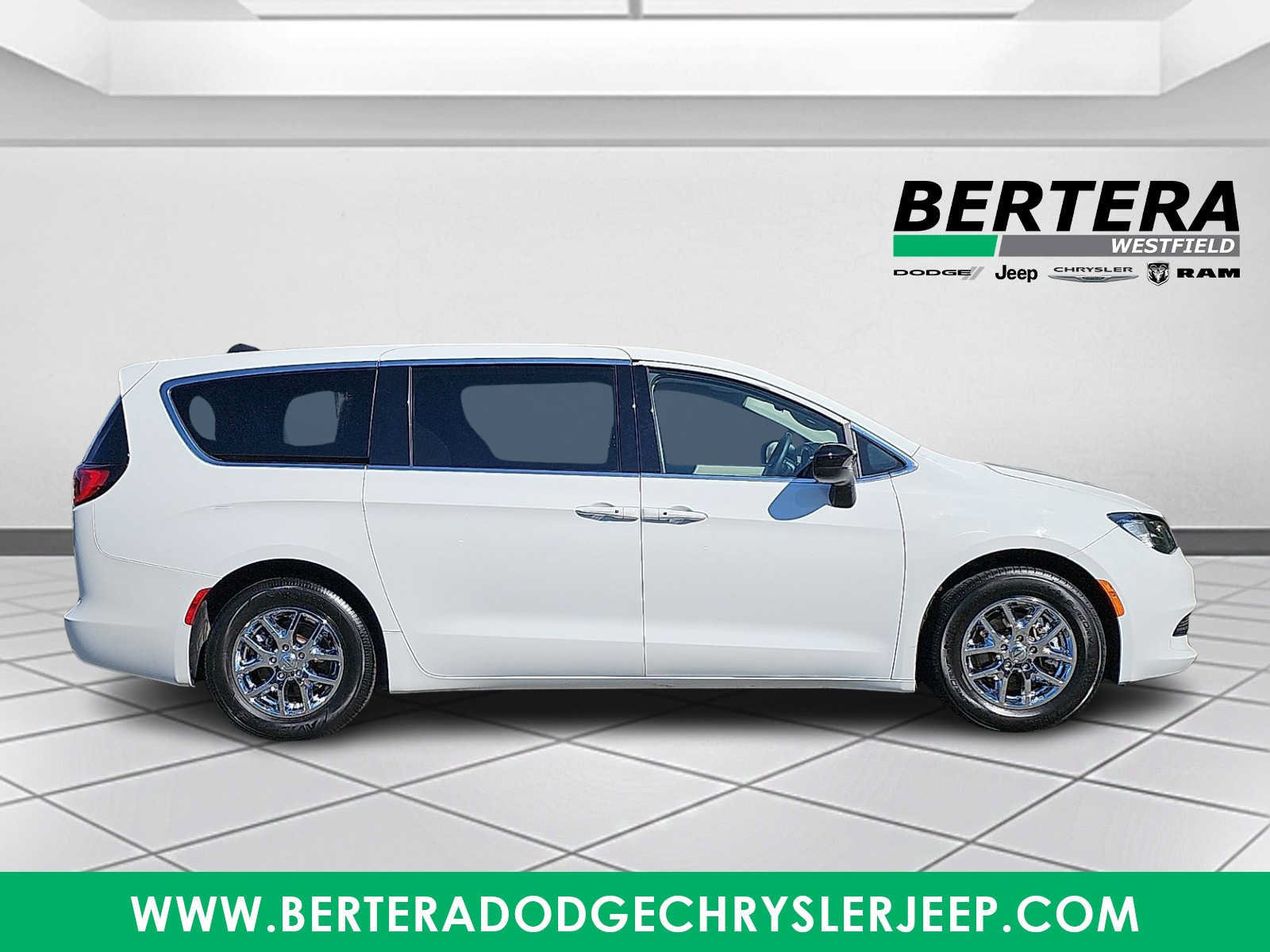Used 2024 Chrysler Voyager LX FWD image 7