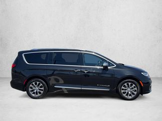 Used 2021 Chrysler Pacifica Pinnacle FWD video 4