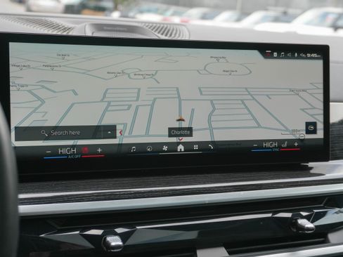 Certified 2025 BMW X7 M60i image 18