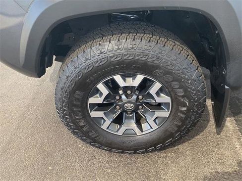 Certified 2023 Toyota Tacoma TRD Off-Road w/ Technology Package AWD/4WD image 11