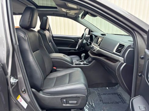 Used 2017 Toyota Highlander Limited FWD image 15