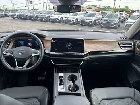 Certified 2025 Volkswagen Atlas SE AWD/4WD image 14