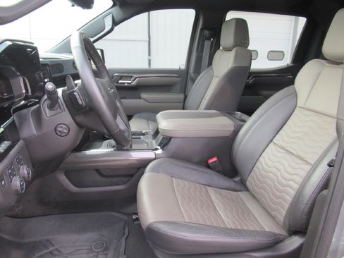 Used 2024 Chevrolet Silverado 1500 ZR2 w/ Technology Package image 9