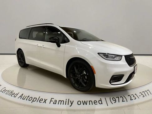 Used 2026 Chrysler Pacifica Limited w/ S Appearance Package FWD image 7
