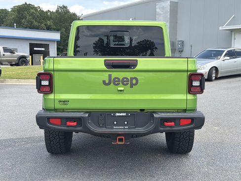 Used 2025 Jeep Gladiator Rubicon w/ Convenience Group AWD/4WD image 11