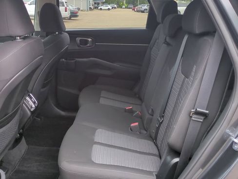 Used 2023 Kia Sorento LX FWD image 13