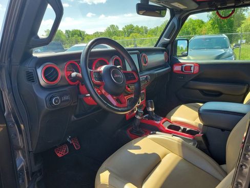 Used 2018 Jeep Wrangler Unlimited Rubicon w/ Dual Top Group AWD/4WD image 6