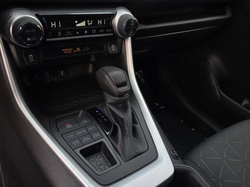 Used 2022 Toyota RAV4 XLE image 24