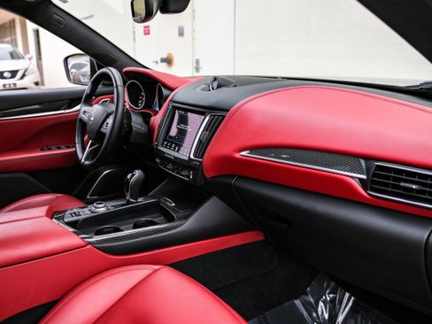 Used 2017 Maserati Levante w/ Luxury Package image 12