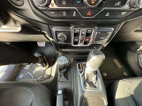 Used 2020 Jeep Gladiator Sport w/ Quick Order Package 24S AWD/4WD image 16
