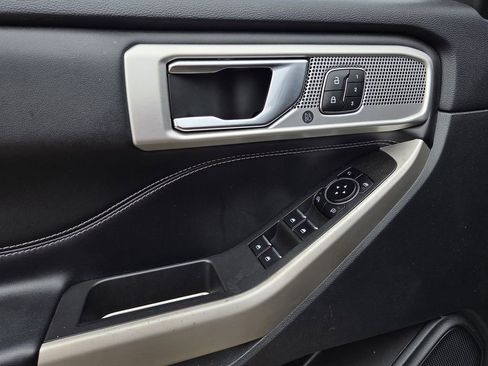 Used 2023 Ford Explorer Limited w/ Equipment Group 301A image 17