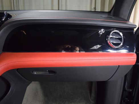Certified 2022 Bentley Bentayga image 26