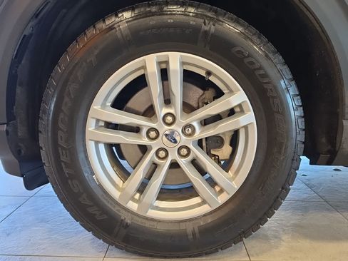 Used 2022 Ford Explorer XLT w/ Equipment Group 202A AWD/4WD image 13