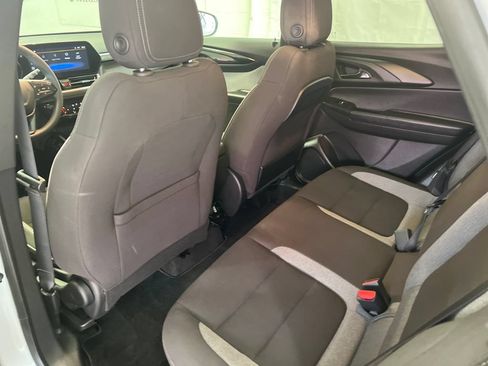 Used 2024 Chevrolet TrailBlazer LT FWD image 36