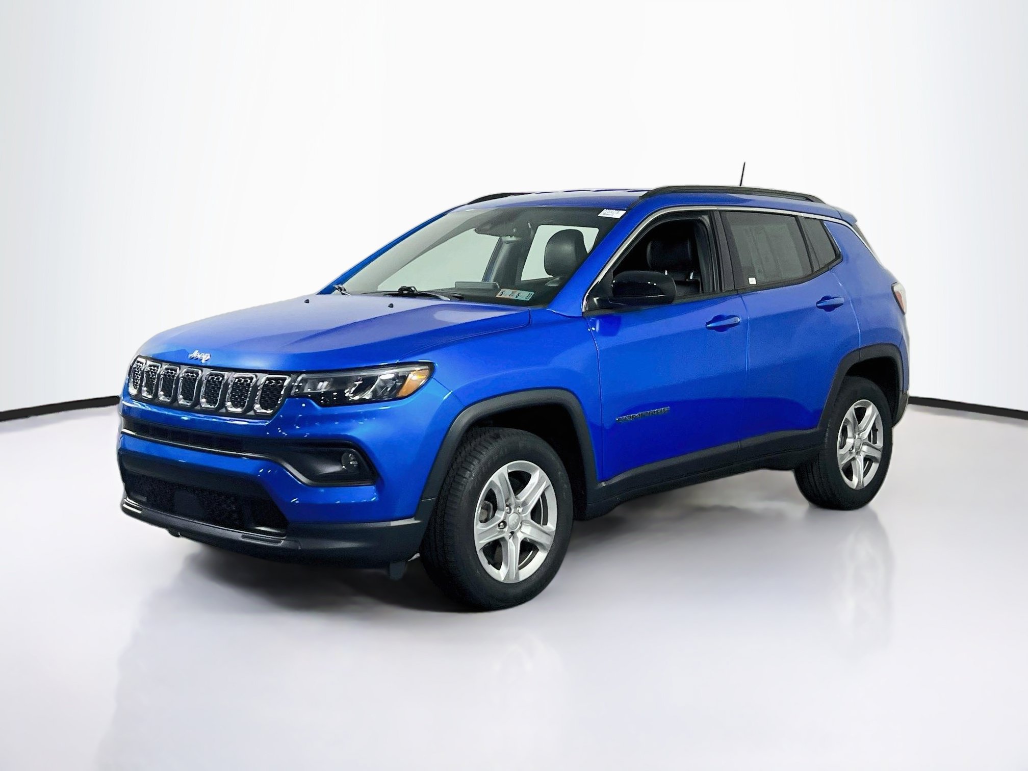 Used 2023 Jeep Compass Latitude AWD/4WD image 1