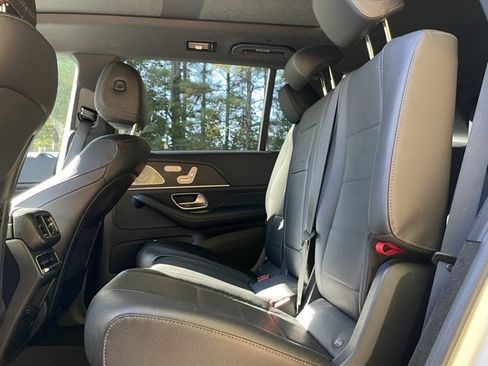 Used 2022 Mercedes-Benz GLS 450 4MATIC image 16