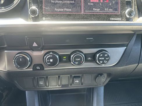 Used 2020 Toyota Tacoma SR5 AWD/4WD image 18