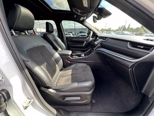 Used 2023 Jeep Grand Cherokee L Altitude AWD/4WD image 32