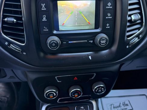 Used 2018 Jeep Compass Latitude AWD/4WD image 19