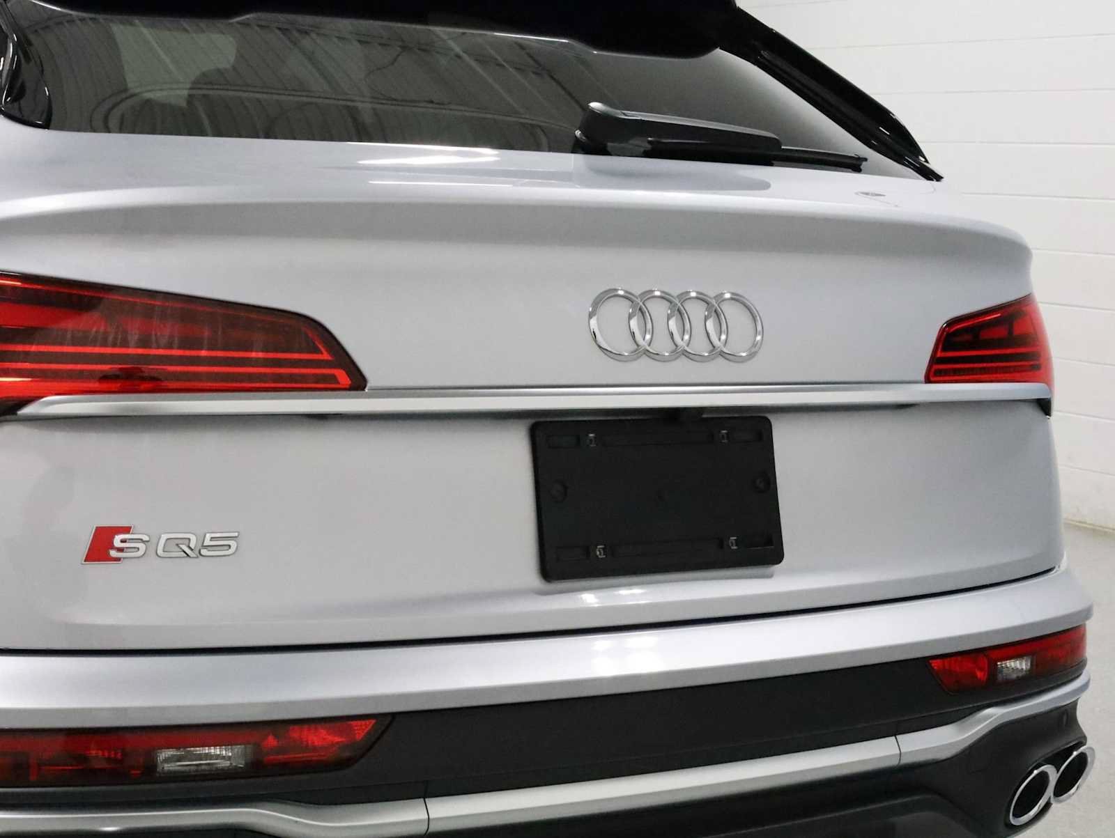 Used 2023 Audi SQ5 Premium w/ Convenience Package AWD/4WD image 4