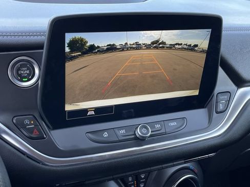 Used 2025 Chevrolet Blazer LT FWD image 17