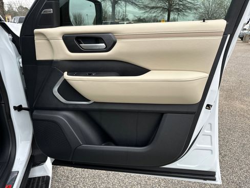 New 2026 Nissan Armada Platinum Reserve image 14