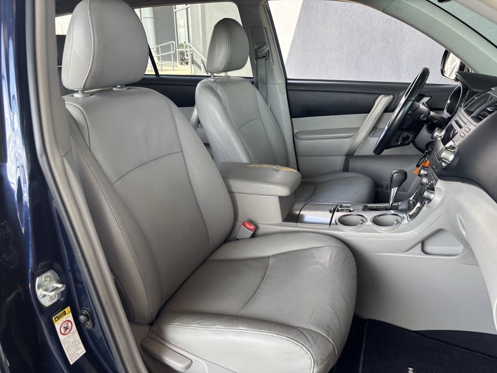 Used 2012 Toyota Highlander SE w/ Tow Pkg FWD image 23