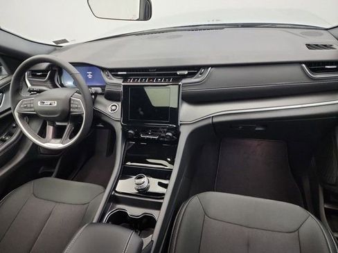 New 2025 Jeep Grand Cherokee Laredo X w/ Luxury Tech Group I image 23